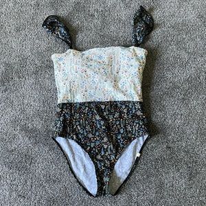 Summersalt ruffle oasis ‘Menagerie’